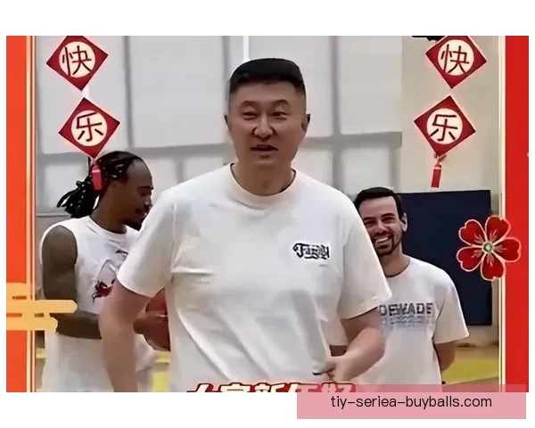 广东集训杜锋朱芳雨发红包启程